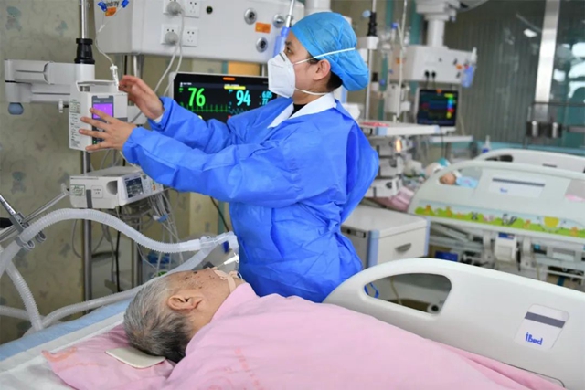 西南医大附院:全院一张床,耄耋老人住进儿童重症医学科、儿外科病房(图2) 床2.jpg