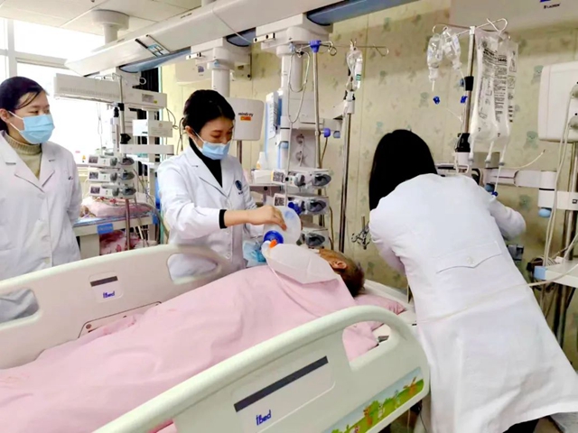 西南医大附院:全院一张床,耄耋老人住进儿童重症医学科、儿外科病房(图3) 床3.jpg