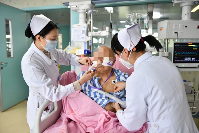 西南医大附院：全院一张床，耄耋老人住进儿童重症医学科、儿外科病房