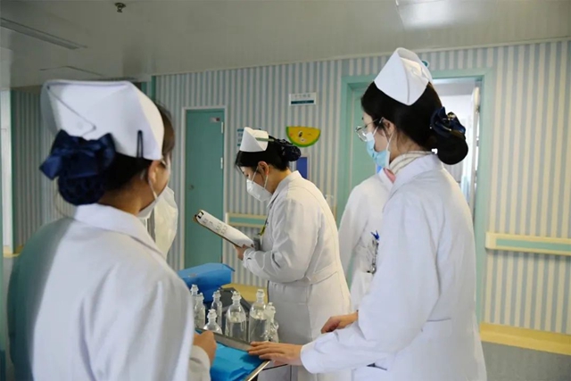 西南医大附院:全院一张床,耄耋老人住进儿童重症医学科、儿外科病房(图8) 床8.jpg