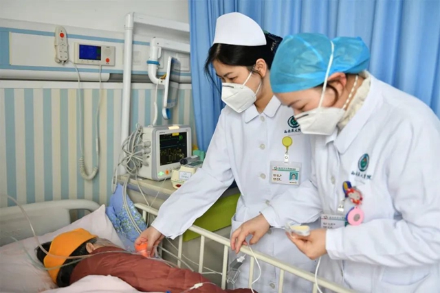 西南医大附院:全院一张床,耄耋老人住进儿童重症医学科、儿外科病房(图11) 床11.jpg