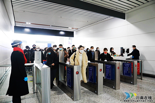 春运首日  泸州高铁站到发旅客约8000人次