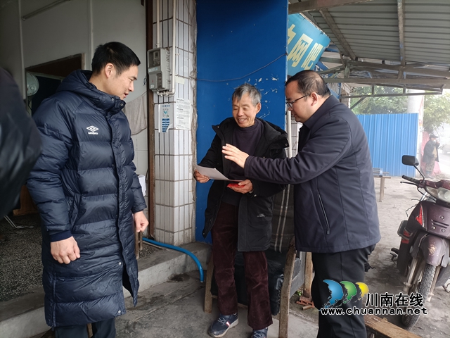 泸县建校慰问退休教师与困难教职工