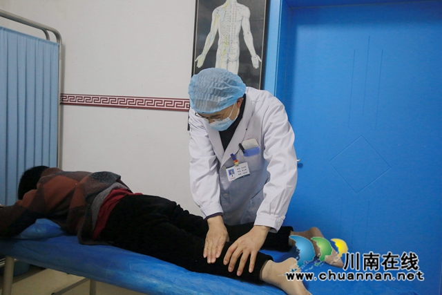 7卢正书老人在龙马潭区人民医院骨科接受治疗.jpg