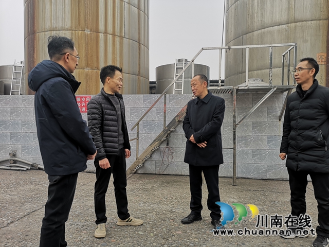 曾一洴到泸县立石镇督导春节前食品安全工作