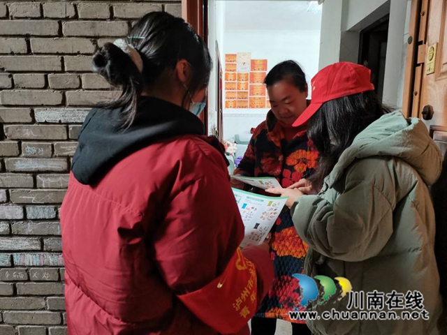 龙马潭区小市街道杜家街社区：节前环境卫生整治在行动