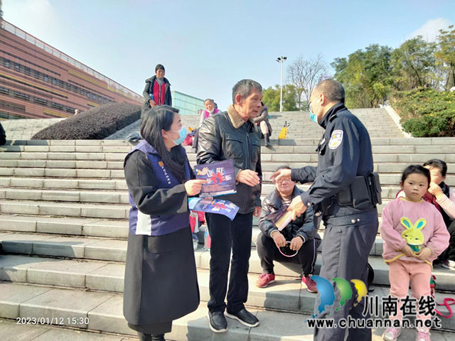 看好各自钱包 别领免费鸡蛋 ┃ 江阳区华阳街道龙腾社区开展反诈宣传
