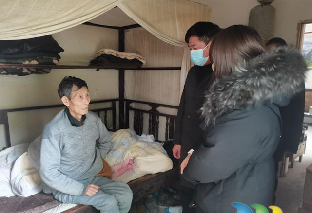 民营经济人士蒋利梅：感恩家乡法王寺镇  暖冬慰问传递爱心