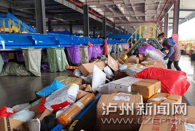 新春走基层｜年货唱主角 日分拨超13万单！泸州电商快递分拨中心迎来持续超长的年货节物流高峰