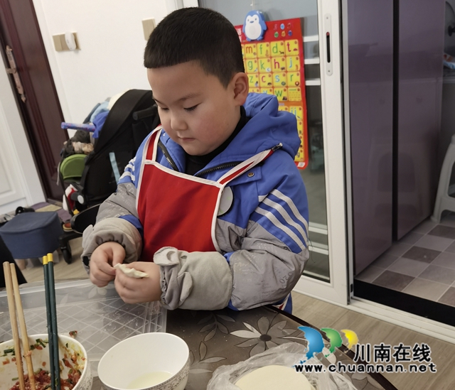 叙永县叙永镇银顶小学开展“红领巾爱劳动”实践活动