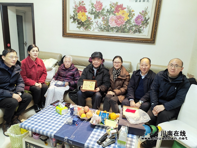 民建泸州市委：岁末送关怀，寒冬暖意浓