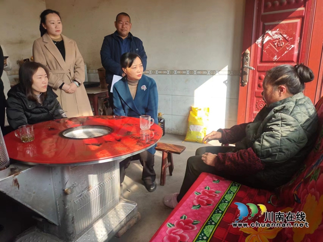 罗素平到古蔺县马蹄镇调研乡村振兴工作(图2) 91544e0b0e85c82f79e52402c5846ec.jpg