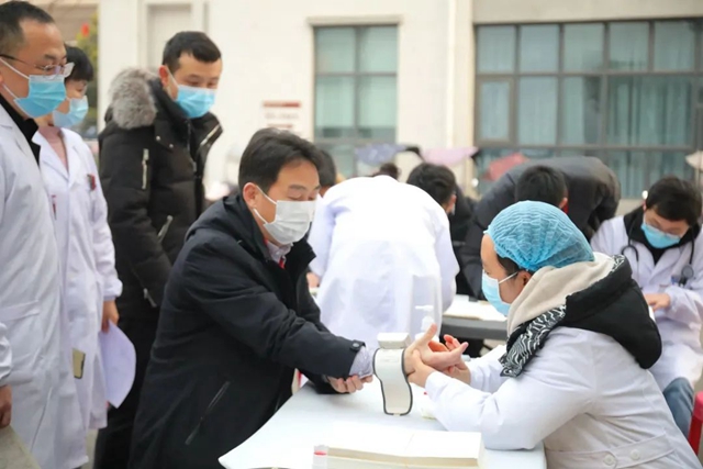 合江县中医医院:职工积极献血献爱心,让爱温暖这个冬季!(图2) 2.jpg