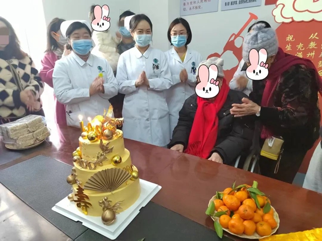 95岁到100岁，老兵爷爷的6个生日都是这群人陪着他