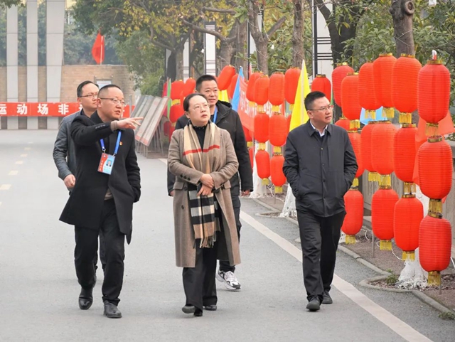 泸州市教育体育局督查泸县四中开学工作