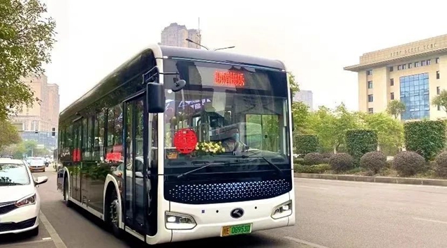 泸州公交婚车,绿色低碳,大气浪漫,开往幸福站!(图2) 公交2.jpg