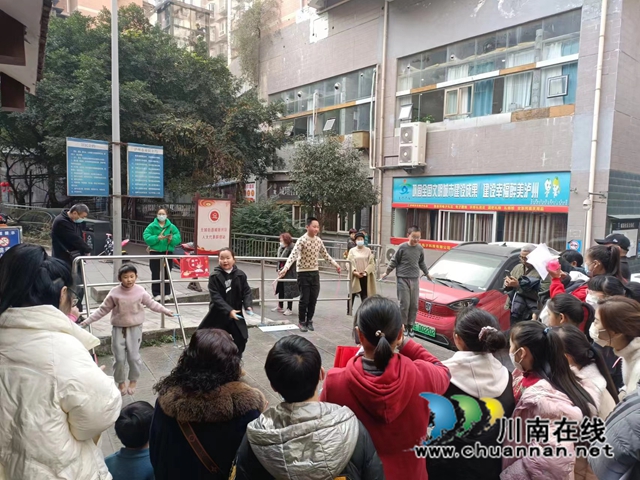 江阳区北城街道城垣社区组织“有品位的学生过大年”社会实践活动