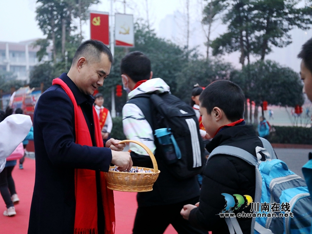 发奶糖+(2).JPG