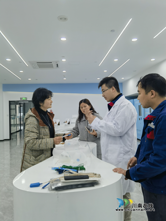 泸州市市场监管局何秋燕总监到泸州高新区开展医疗器械调研指导工作