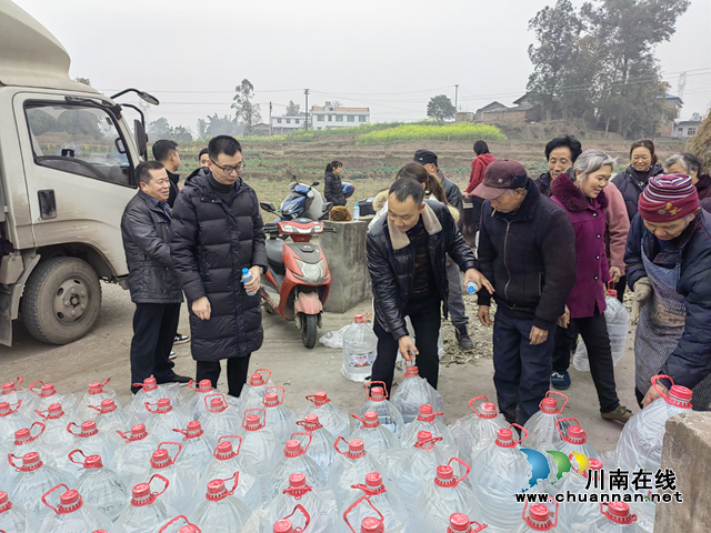 宜宾南溪区长兴镇：送水润民心，抗旱保民生