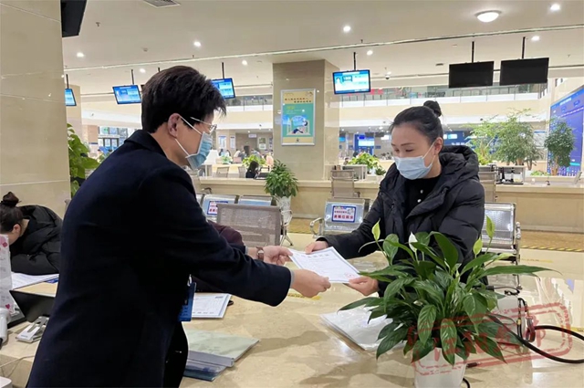从“审批”到“备案”，江阳区发放首张《诊所备案凭证》
