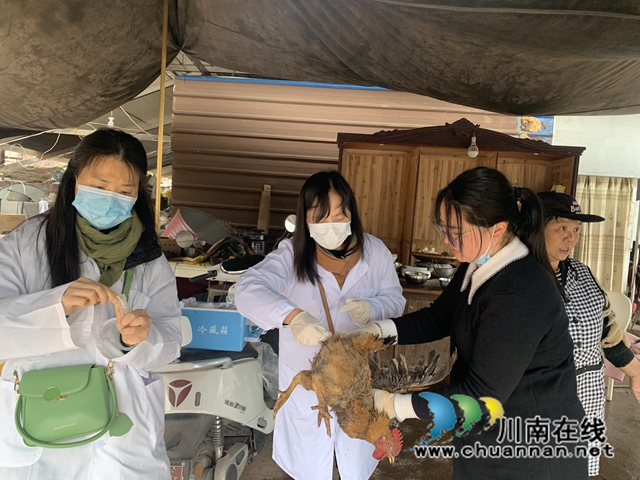 在方山镇残疾人家中现场检查.jpg