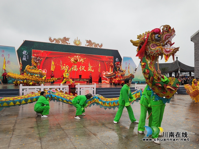 龙舞（曾佐然摄）.jpg