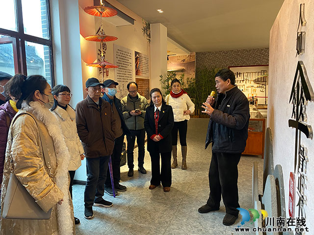 江阳区华阳街道竹苑社区开展廉政警示教育主题党日活动(图2) 5b439fbbb4a6cfec060f43f276db8c1.jpg