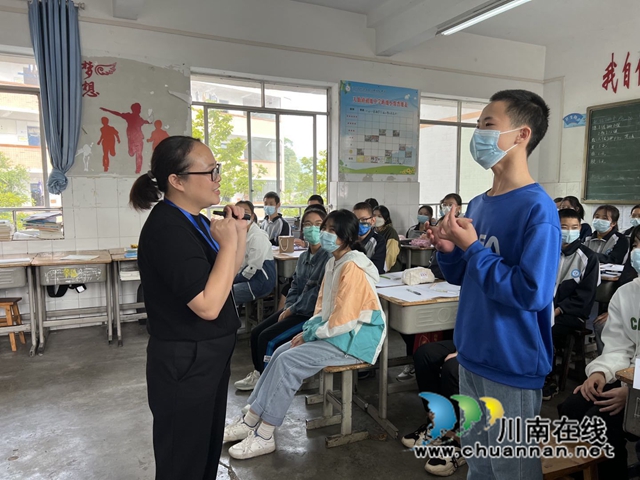 图2：现场提问.jpg