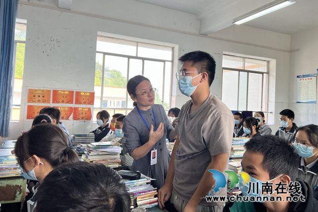 图4：课堂辅导.jpg