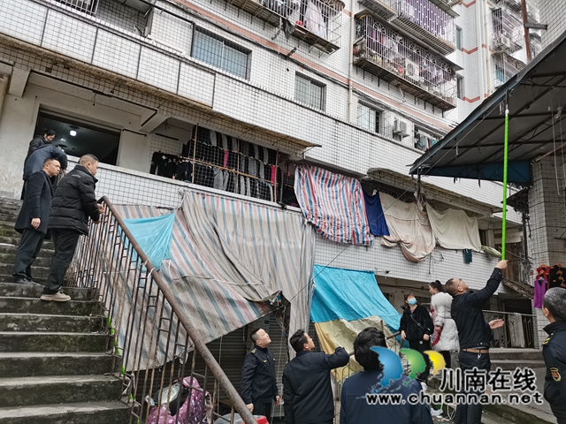 龙马潭区小市街道开展回龙湾商圈消防安全专项整治行动