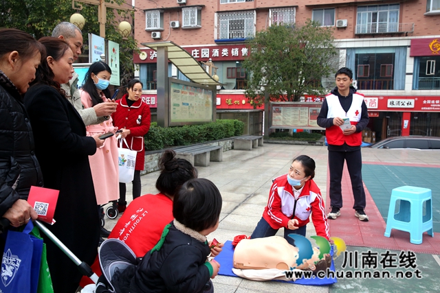 龙马潭区启动“汇聚志愿星火 点亮龙马文明”学雷锋活动(图5) 590A1909_副本.jpg