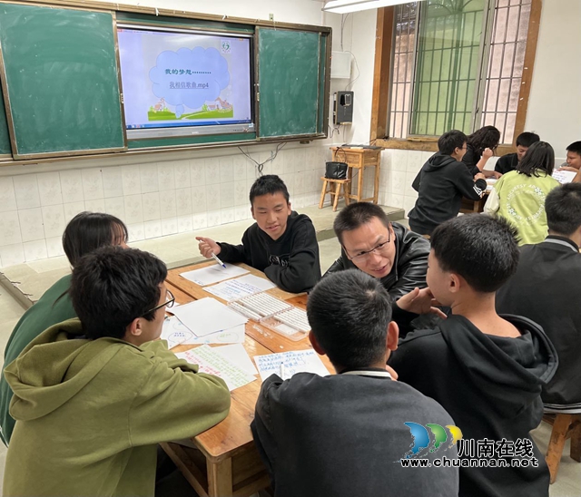 教体局领导了解学生心理情况.jpg