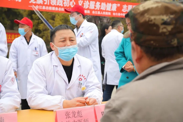 合江:超大阵容!义诊活动进社区,弘扬雷锋精神!(图5) 5.jpg