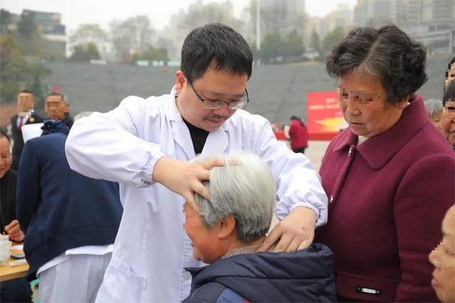 合江:超大阵容!义诊活动进社区,弘扬雷锋精神!(图12) 12.jpg