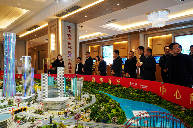 德阳市旌阳区党政代表团考察泸州金融商业中心，给予高度评价！