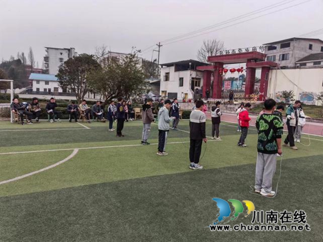 纳溪区教科中心到护国中学开展教学视导
