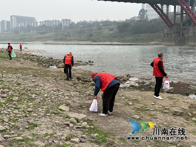 江阳区华阳街道开展“守护母亲河·情暖两江水”学雷锋志愿服务行动