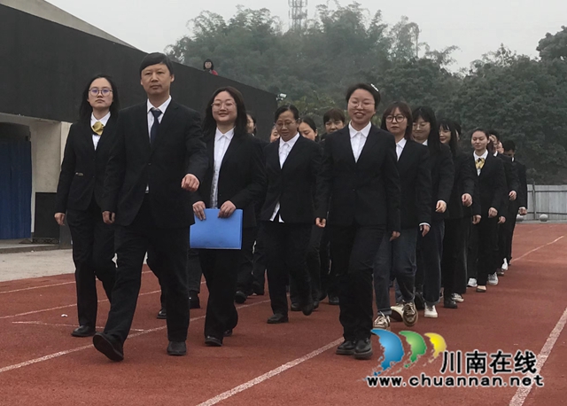 纳溪护国中学初2020级“决战中考·百日誓师”大会顺利举行