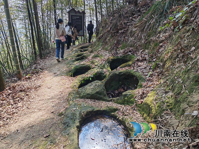 打卡十七口古井（曾佐然摄）.jpg