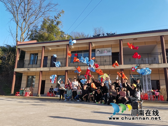 龙马潭区鱼塘街道王庄村新时代文明实践站开展踏青赏花·户外拓展活动