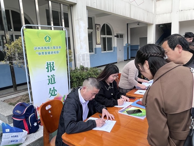 龙马潭区：传承体育精神，“羽”爱一路同行