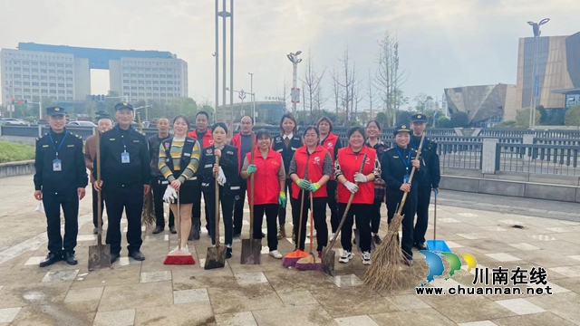 泸县：“党建红+城管蓝”扮靓城市文明底色