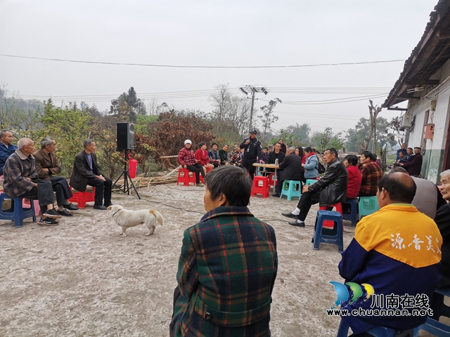泸县云龙镇：院坝会上宣传禁毒，入脑入心筑牢防线