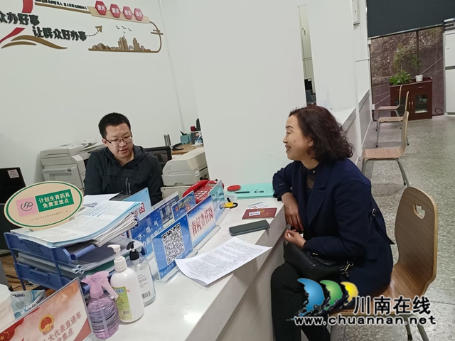 龙马潭区小市街道便民服务中心：“延时服务”暖人心，政务服务“不打烊”