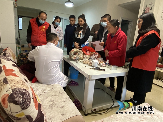 泸县玉蟾街道新时代文明实践站开展困难群众走访慰问活动