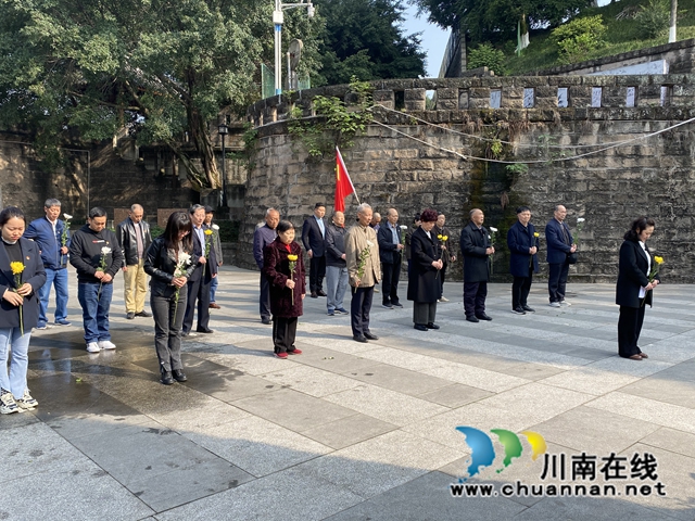 江阳区华阳街道竹苑社区开展“清明祭英烈”主题党日活动
