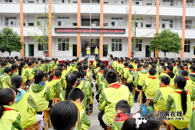 叙永县龙凤镇中心小学校：清明祭英烈，英雄齐传诵