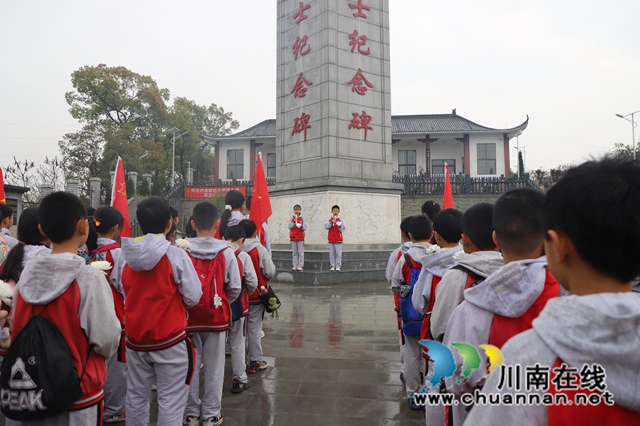 泸县玉蟾街道：梨花风起正清明，缅怀英烈敬英雄