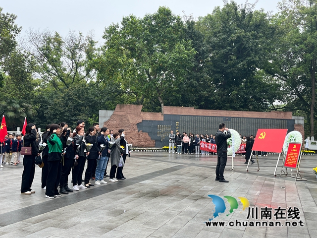 龙马潭区小市街道上大街社区新时代文明实践站开展“缅怀革命烈士·弘扬民族精神”志愿服务活动